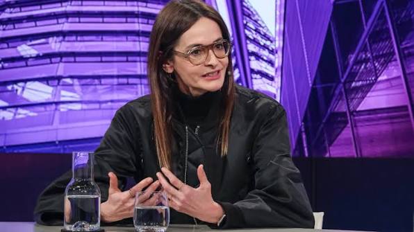 iris sayram